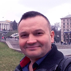 фото пациента прошедшего имплантацию двух зубов